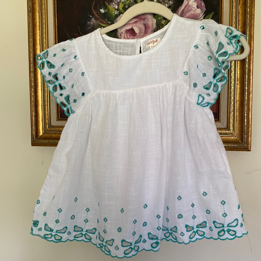 Cat and Jack Size medium girls one Button back Top